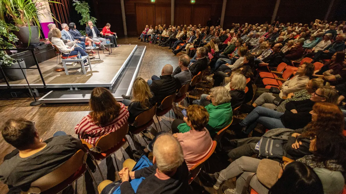 Eislingen, Stadthalle: Talk im Foyer, efa im Gespräch mit Kandidatinnen und Kandidaten zur Oberbürgermeisterwahl