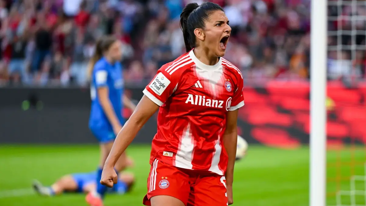 Bayern-Stürmerin Jovana Damnjanovic: ARCHIV - 06.09.2025, Bayern, München: Fußball, Frauen: Bundesliga, Bayern München - Bayer Leverkusen, 1. Spieltag in der Allianz Arena. Jovana Damnjanovic (Bayern München) jubelt über das Tor zum 2:0. (zu dpa: «Bayern-Fußballerinnen deklassieren Schlusslicht Jena») Foto: Sven Hoppe/dpa +++ dpa-Bildfunk +++
