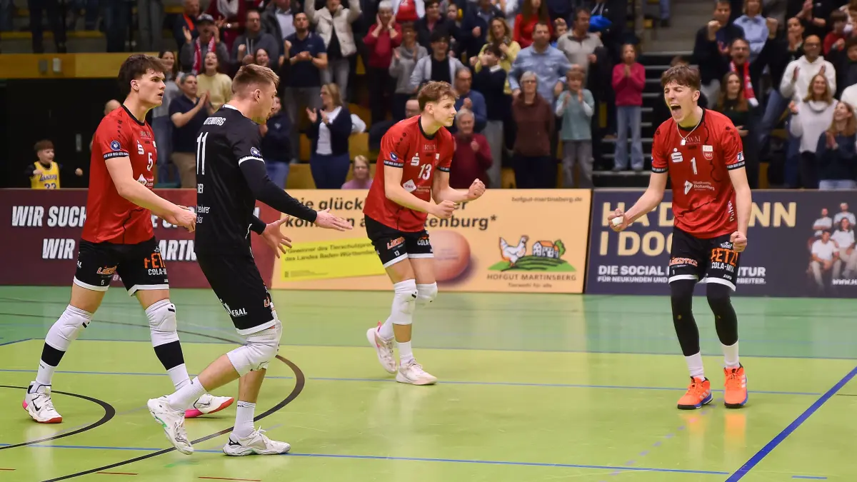 TV Rottenburg vs. Enervigo Volleys Dresden, Volleyball, 2. Bundesliga Sued, 18. Spieltag, Spiel 5607, Saison 2025/2026, 08.02.2026: Freude, Jubel, von links David Dornauf (TV Rottenburg, #05), Robin Leber (TV Rottenburg, #11), Luca Wahrlich (TV Rottenburg, #13), Dominik Marjanovic (TV Rottenburg, #01)
TV Rottenburg vs. Enervigo Volleys Dresden, Volleyball, 2. Bundesliga Sued, 18. Spieltag, Spiel 5607, Saison 2025/2026, 08.02.2026,
Foto: Eibner-Pressefoto/Ralph Kunze