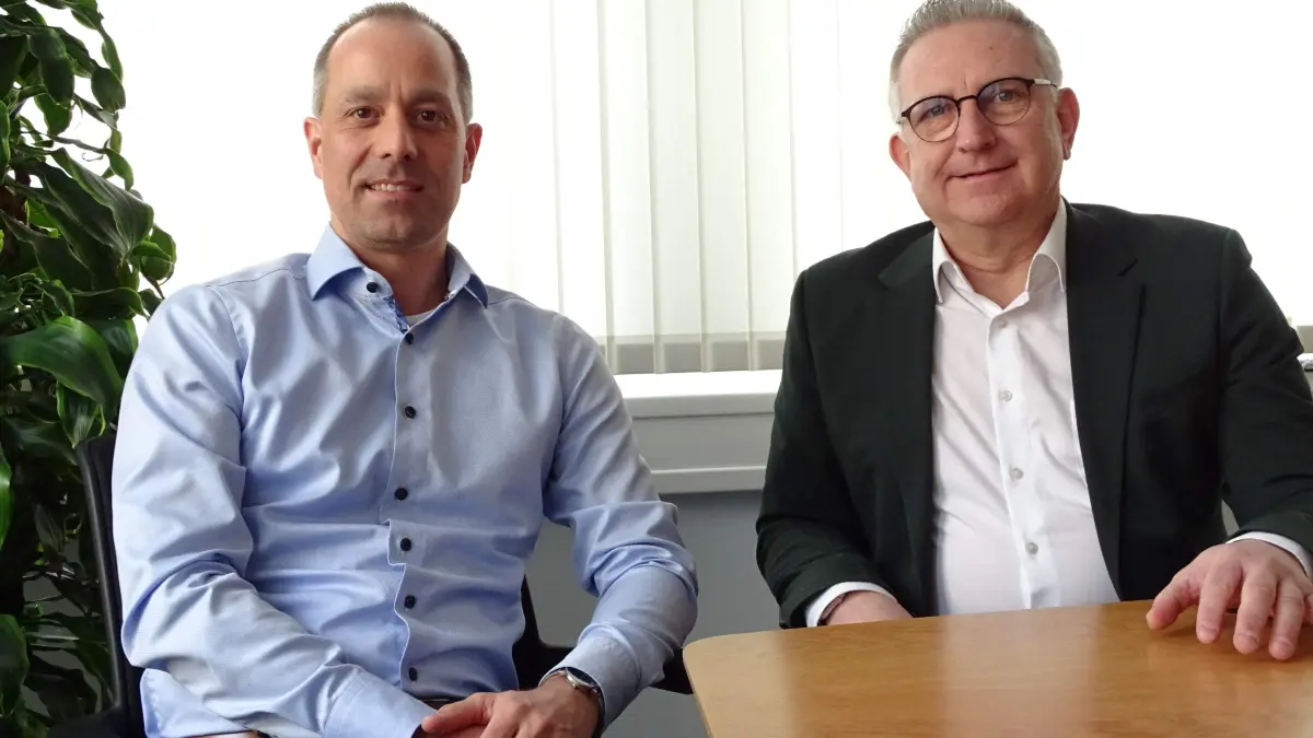 Markus Treml (rechts) und Martin Krapf (links) präsentieren sich dieser Tage als neuer Vorstand der Raiffeisenbank Gruibingen.