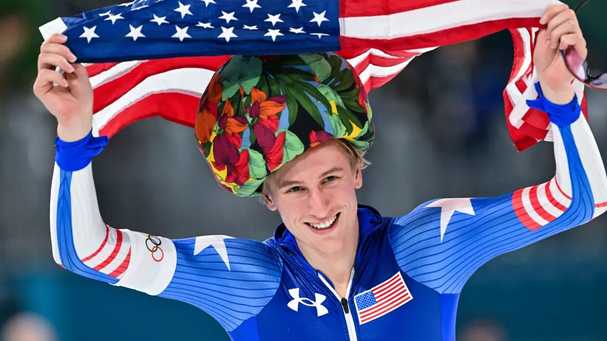 Olympische Winterspiele 2026: 11.02.2026, Italien, Mailand: Olympia, Olympische Winterspiele Mailand Cortina 2026, Eisschnelllauf, 1000 m, Männer, Jordan Stolz freut sich über seinen Sieg. Foto: Peter Kneffel/dpa +++ dpa-Bildfunk +++