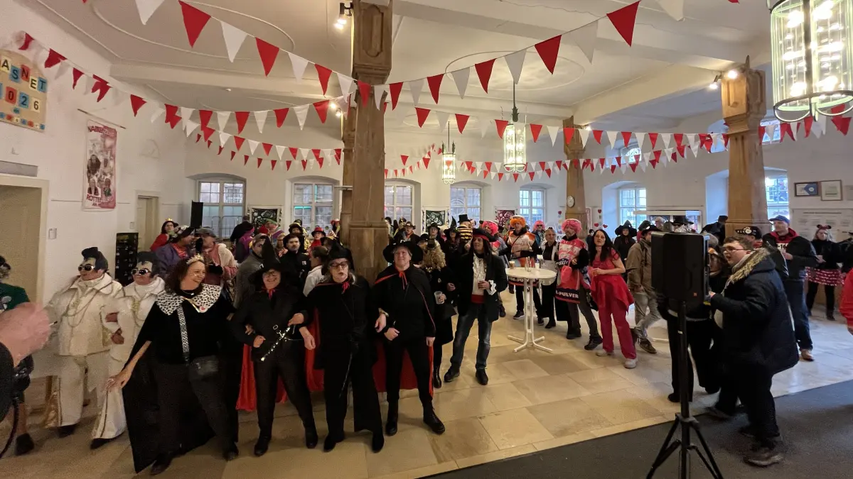 Schunkeln im Rathausfoyer