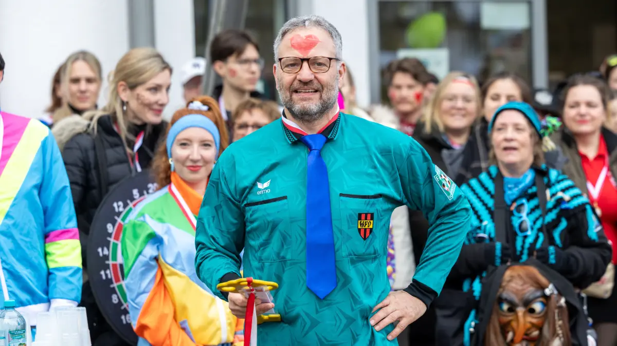 Rathaussturm Uhingen mit Bürgermeister Matthias Wittlinger und den Butzbachhexa