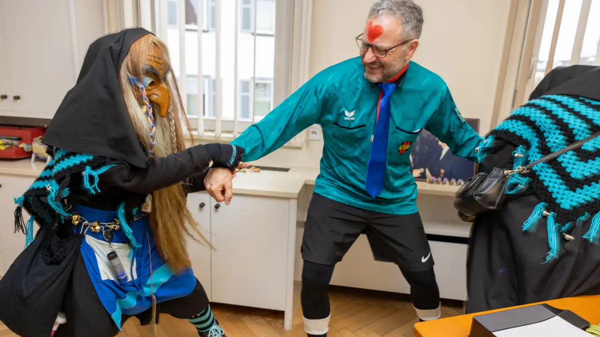 Rathaussturm Uhingen mit Bürgermeister Matthias Wittlinger und den Butzbachhexa
