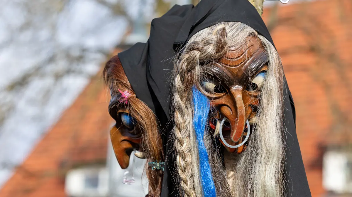 Rathaussturm Uhingen mit Bürgermeister Matthias Wittlinger und den Butzbachhexa