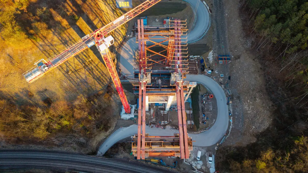 Die Hochbrücke aus der Vogelperspektive.