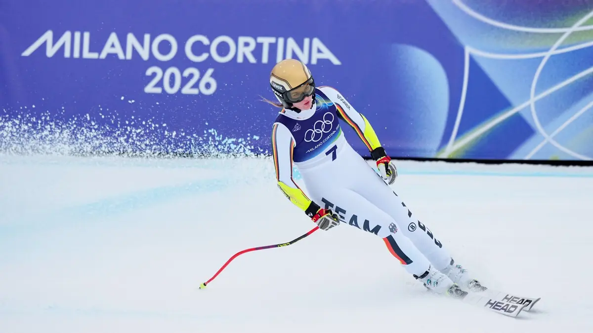 Olympische Winterspiele 2026: 12.02.2026, Italien, Cortina D'ampezzo: Olympia, Olympische Winterspiele Mailand Cortina 2026, Tofane Alpin Centre, Ski alpin, Super G, Frauen, Emma Aicher (Deutschland) kommt nach ihrem Ausscheiden ins Ziel. Foto: Michael Kappeler/dpa +++ dpa-Bildfunk +++