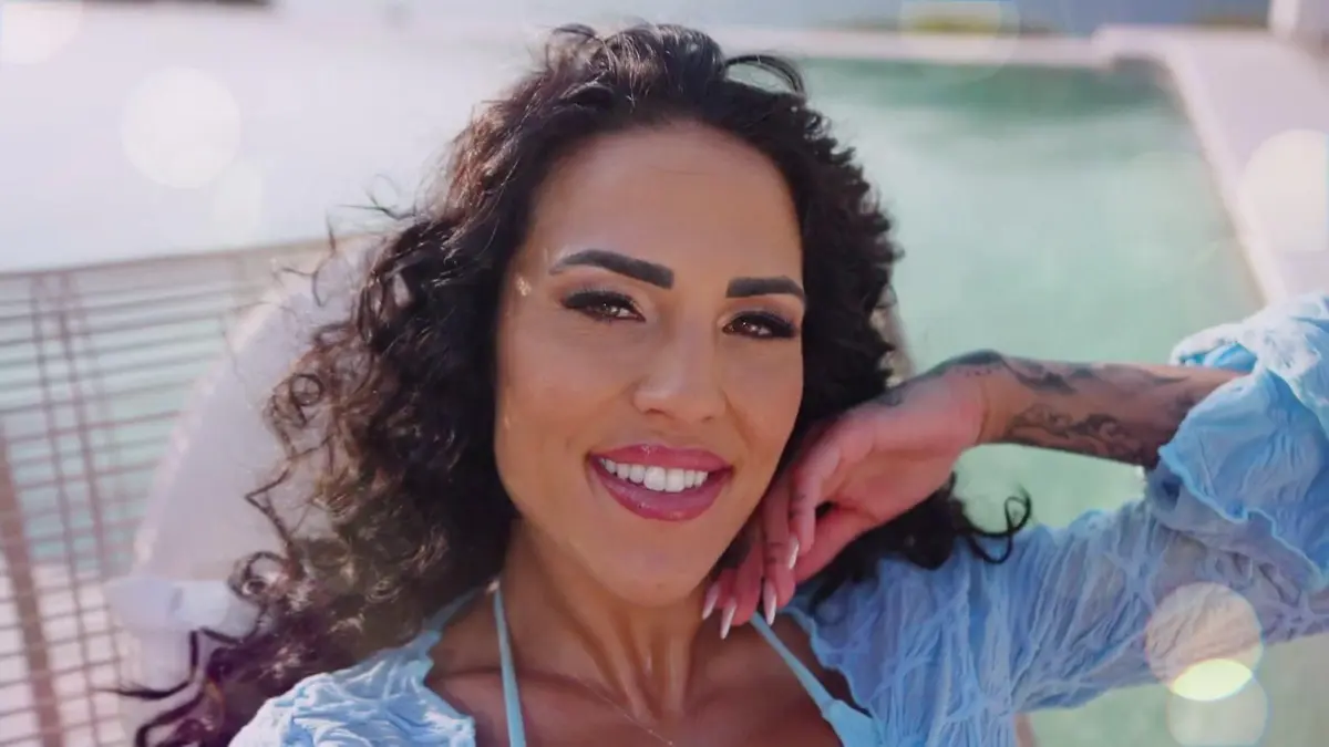 Elena Miras ist die neue Single-Lady von „Make Love, Fake Love“ 2025.