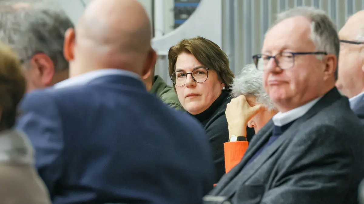 Gemeinderat Schwäbisch Hall tagt in der Blendstatthalle in Schwäbisch Hall - Es geht um den Haushalt / Doppelhaushalt Tanja Fuchs, FWV, Thomas Weber, CDU