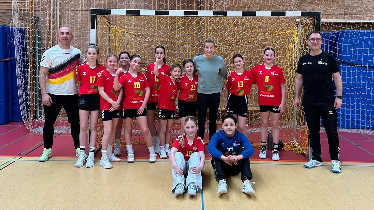 Antje Döll, Kapitänin deutsche Nationalmannschaft mit der D-Jugend der TSG Schwäbisch Hall