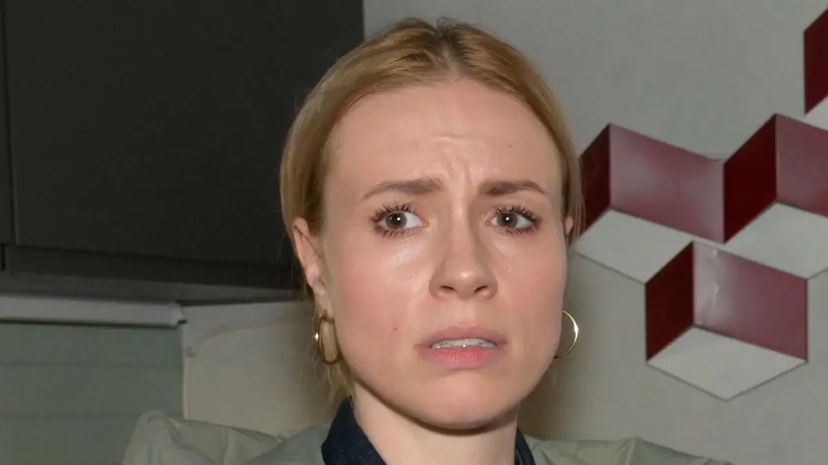 Zoe (Lara Dandelion Seibert) verliert so langsam die Nerven.