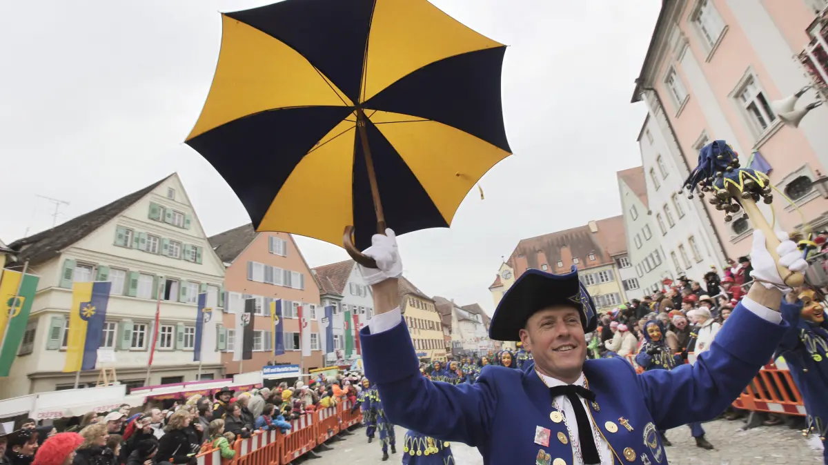 (ohne Überschrift): Vorsicht: Dieses Foto ist möglicherweise nur für den einstigen Verlag Schwäbisches Tagblatt verwendbar. Rottenburg, Ommzug 2011, Narrenzunft Albstadt Tagele. Bild: Mozer
06-03-2011 / Bild: MOZER