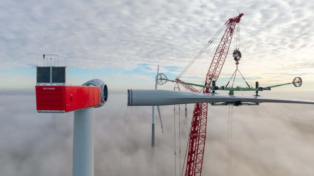 Montage auf 179 Metern Höhe: Drei Krane von Liebherr kamen im Windpark Mahlsdorf zum Einsatz.