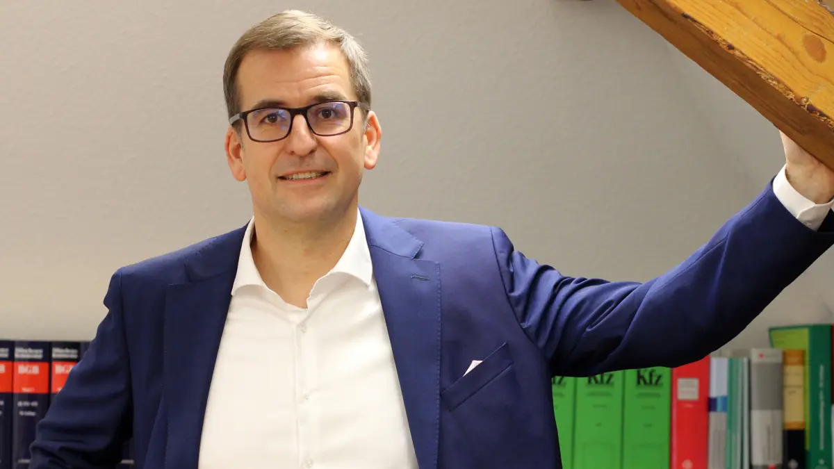 Dr. Christian Wollmann, Direktor des Reutlinger Amtsgerichts, in einem Besprechungszimmer unter dem Dach des Gerichtsgebäudes.