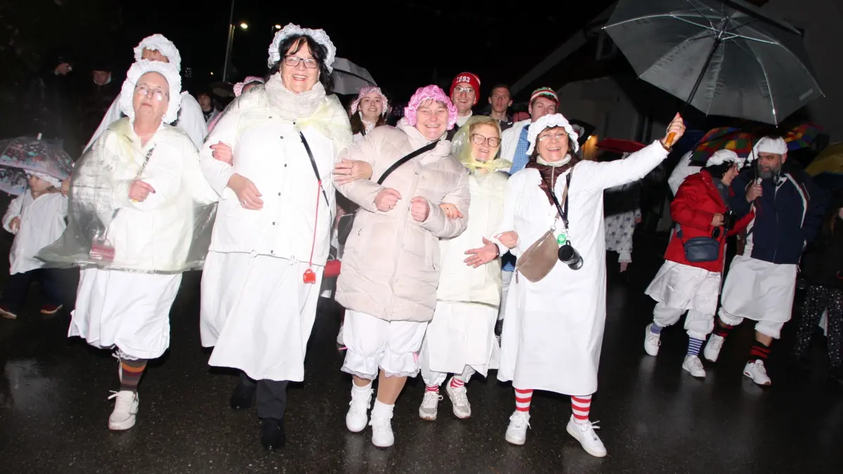Die Hemadglonker machten am Auseliga in Stetten mal wieder die Nacht zum Tag