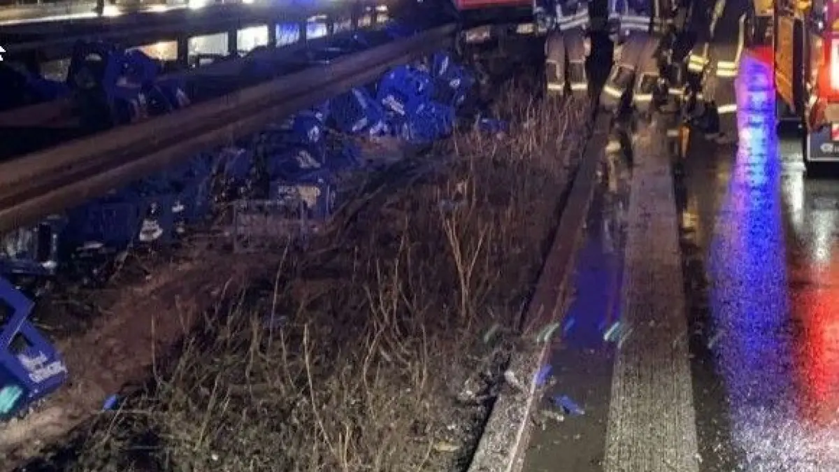 Accident on the A6: Semi-trailer crashes into median barrier - | 100 beer ...
