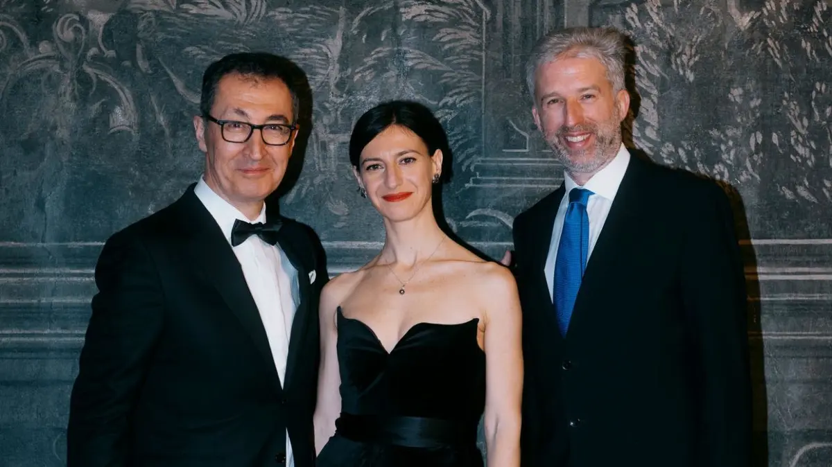 Hochzeit von Özdemir und Zaka: HANDOUT - 14.02.2026, Baden-Württemberg, --: Undatiertes Handoutfoto von Cem Özdemir (Bündnis 90/Die Grünen), ehemaliger Landwirtschaftsminister, und seiner Partnerin Flavia Zaka und Boris Palmer, Oberbürgermeiser von Tübingen. Foto: Alwin Maigler/Team Cem Özdemir /dpa - ACHTUNG: Nur zur redaktionellen Verwendung im Zusammenhang mit der aktuellen Berichterstattung und nur mit vollständiger Nennung des vorstehenden Credits +++ dpa-Bildfunk +++