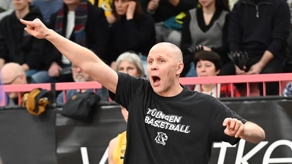 GER, Tigers Tuebingen vs. BBC Medi Bayreuth, Basketball, Herren, Pro A, 2. Barmer Basketball Bundesliga, Saison 2025/2026, 14.02.2026: Henrik Sonko (Tigers Tuebingen, Head Coach)
GER, Tigers Tuebingen vs. BBC Medi Bayreuth, Basketball, Herren, Pro A, 2. Barmer Basketball Bundesliga, Saison 2025/2026, 14.02.2026
Foto: Eibner-Pressefoto/Nicolas Woern