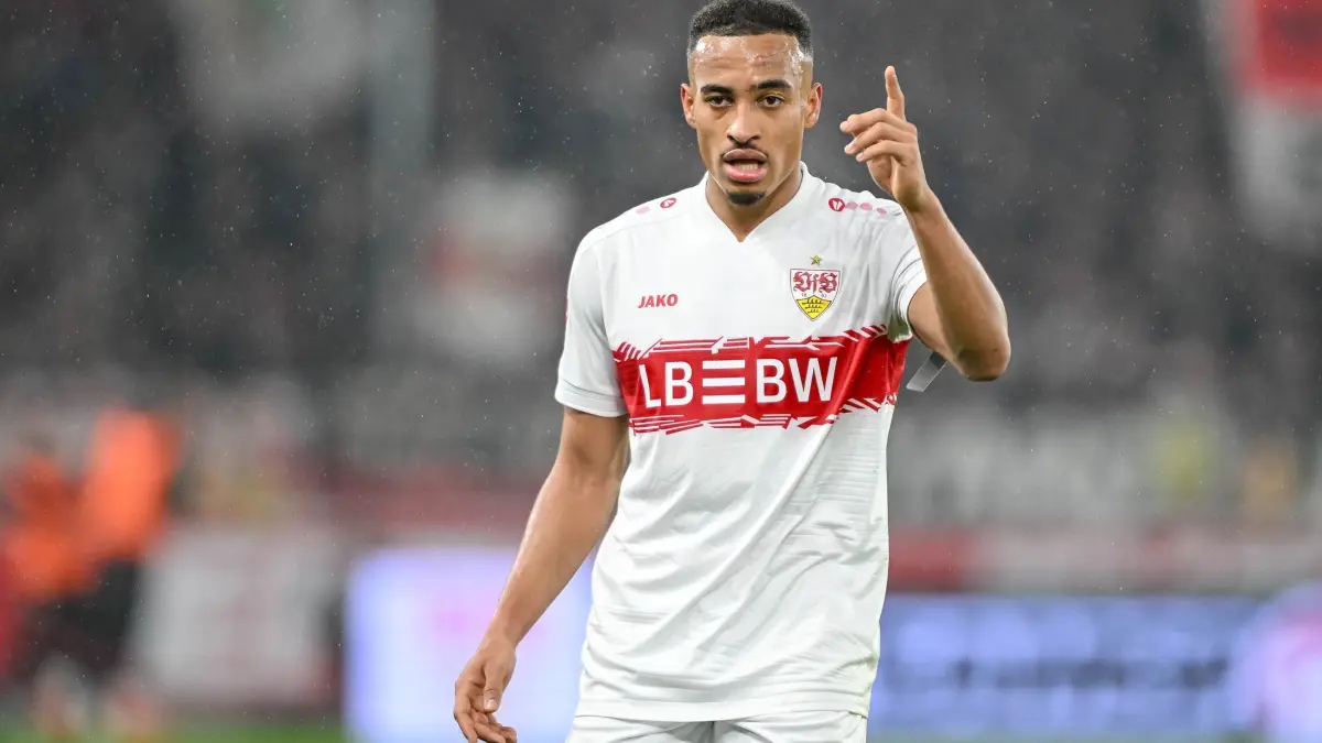 VfB Stuttgart - 1. FC Köln: 14.02.2026, Baden-Württemberg, Stuttgart: Fußball: Bundesliga, VfB Stuttgart - 1. FC Köln, 22. Spieltag, MHPArena. Jamie Leweling (VfB Stuttgart) gestikuliert. Foto: Harry Langer/dpa - WICHTIGER HINWEIS: Gemäß den Vorgaben der DFL Deutsche Fußball Liga bzw. des DFB Deutscher Fußball-Bund ist es untersagt, in dem Stadion und/oder vom Spiel angefertigte Fotoaufnahmen in Form von Sequenzbildern und/oder videoähnlichen Fotostrecken zu verwerten bzw. verwerten zu lassen. +++ dpa-Bildfunk +++