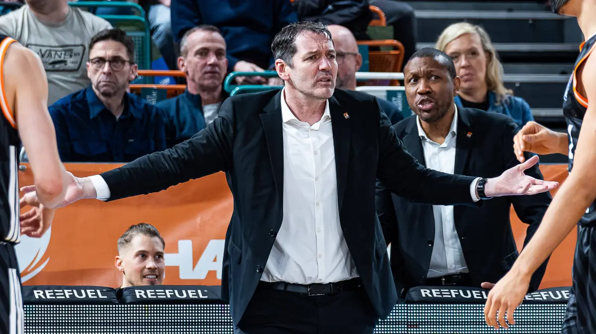 RASTA Vechta vs. ratiopharm Ulm, Basketball, easyCredit Basketball Bundesliga, 20. Spieltag, Saison 2025/2026, 14.02.2026: Ty Harrelson ratiopharm Ulm, Head Coach ist frustriert RASTA Vechta vs. ratiopharm Ulm, Basketball, easyCredit Basketball Bundesliga, 20. Spieltag, Saison 2025/2026, 14.02.2026 RASTA Vechta vs. ratiopharm Ulm, Basketball, easyCredit Basketball Bundesliga, 20. Spieltag, Saison 2025/2026, 14.02.2026 Vechta *** Ty Harrelson ratiopharm Ulm, Head Coach is frustrated RASTA Vechta vs ratiopharm Ulm, Basketball, easyCredit Basketball Bundesliga, Matchday 20, Season 2025 2026, 14 02 2026 RASTA Vechta vs ratiopharm Ulm, Basketball, easyCredit Basketball Bundesliga, Matchday 20, Season 2025 2026, 14 02 2026 Vechta Copyright: xEibner-Pressefoto/DamianxKruczynx EP_DKI