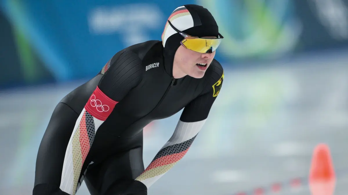 Olympische Winterspiele 2026: 15.02.2026, Italien, Mailand: Olympia, Olympische Winterspiele Mailand Cortina 2026, Eisschnelllauf, 500 m, Frauen, Anna Ostlender (Deutschland) reagiert nach ihrem Lauf. Foto: Peter Kneffel/dpa +++ dpa-Bildfunk +++
