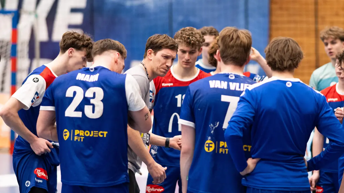 Micha Thiemann, (HBW Balingen Weilstetten, Coach), Auszeit,
HBW Balingen Weilstetten II vs. TSB Heilbronn Horkheim, Handball 3. Liga, 15. Spieltag, Saison 2025/2026, 20.12.2025
Eibner-Pressefoto/Andreas Ulmer