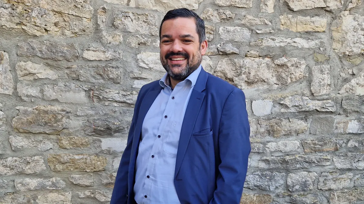 "Das ist nicht mein Anspruch", sagt Danny Multani (SPD) zu den acht Prozent, die die SPD nach aktuellen Umfragen derzeit im Land erreicht. In zehn bis 15 Jahren sollen es wieder 20 Prozent sein.