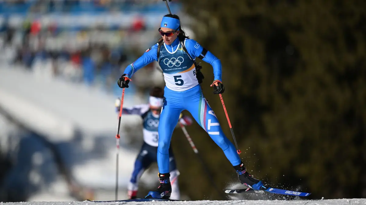 Olympische Winterspiele 2026: 15.02.2026, Italien, Antholz: Olympia, Olympische Winterspiele Mailand Cortina 2026, Biathlon, Frauen, Verfolgung 10 Kilometer in der Anterselva Biathlon Arena, Lisa Vittozzi aus Italien auf der Strecke. Foto: Hendrik Schmidt/dpa +++ dpa-Bildfunk +++