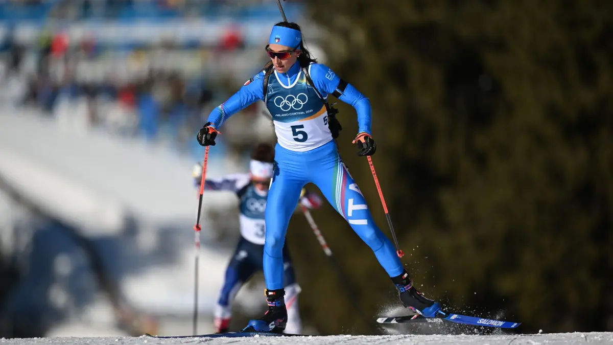 Olympische Winterspiele 2026: 15.02.2026, Italien, Antholz: Olympia, Olympische Winterspiele Mailand Cortina 2026, Biathlon, Frauen, Verfolgung 10 Kilometer in der Anterselva Biathlon Arena, Lisa Vittozzi aus Italien auf der Strecke. Foto: Hendrik Schmidt/dpa +++ dpa-Bildfunk +++