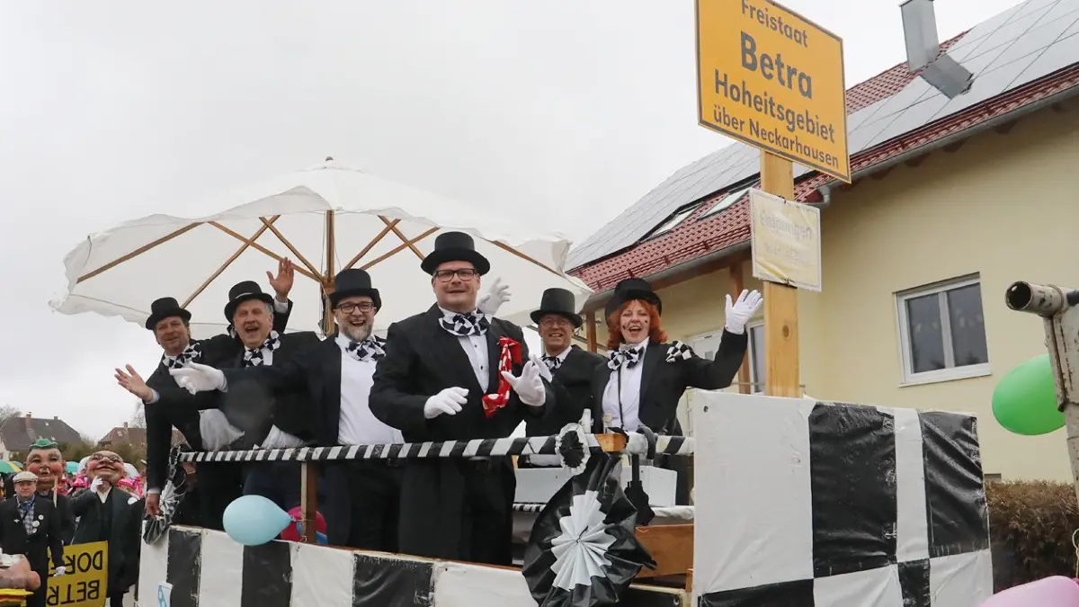 Stimmung schlägt Regen: Die NZ Betra feierte am Samstag einen Umzug voller Tradition und Herzlichkeit.