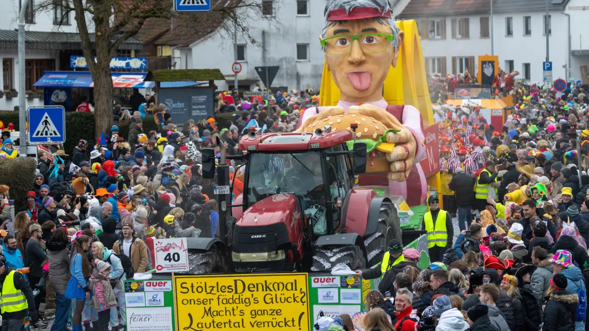 StT. Schraubaglaubr - Stölzles Denkmal, unser tägliches Glück?
Macht’s ganz Lautertal verrückt!
67.Donzdorfer Fasnetsumzug, Kulturring Donzdorf, Kampagne 2026, 73072 Donzdorf, 15.02.2026 - 14:00 Uhr,
Foto: PhotoPeet / Event- & Sportfotografie / Peter Harich