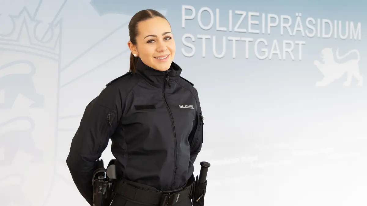 Der Minister für Inneres und Digitalisierung Thomas Strobl stellt im Polizeirevier Stuttgart die neuen Uniformen für Polizistinnen und Polizisten BW vor.