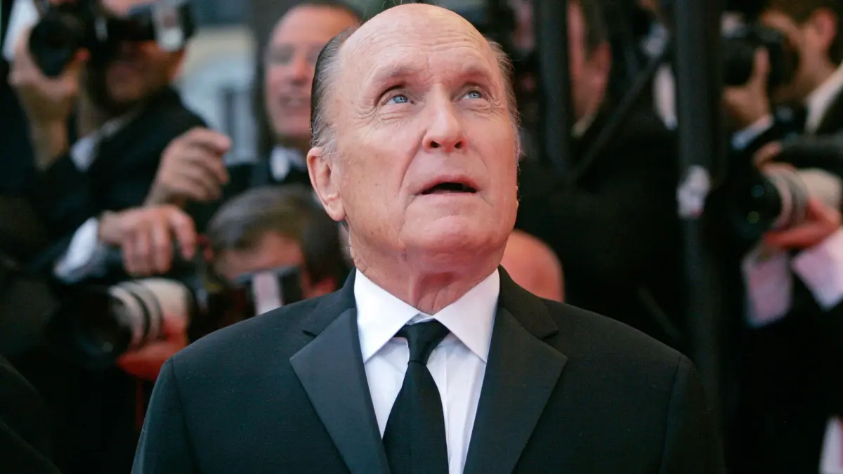 Robert Duvall: ARCHIV - 25.05.2007, Frankreich, Cannes: Der Schauspieler Robert Duvall kommt zur Vorführung des Films "We Own the Night" bei den 60. Internationalen Filmfestspielen in Cannes (zu dpa: «Medien: Hollywood-Star Robert Duvall gestorben») Foto: Lionel Cironneau/AP photo/dpa +++ dpa-Bildfunk +++
