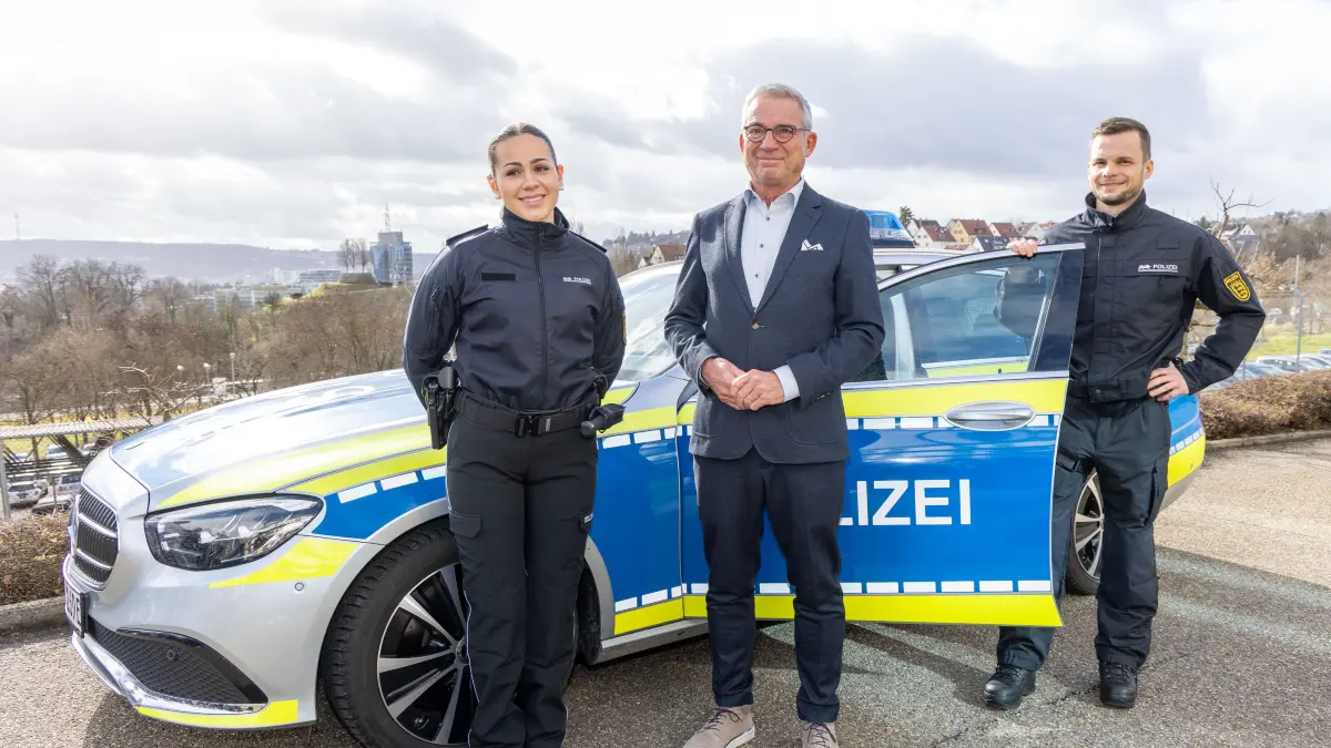 Der Minister für Inneres und Digitalisierung Thomas Strobl stellt im Polizeirevier Stuttgart die neuen Uniformen für Polizistinnen und Polizisten BW vor.