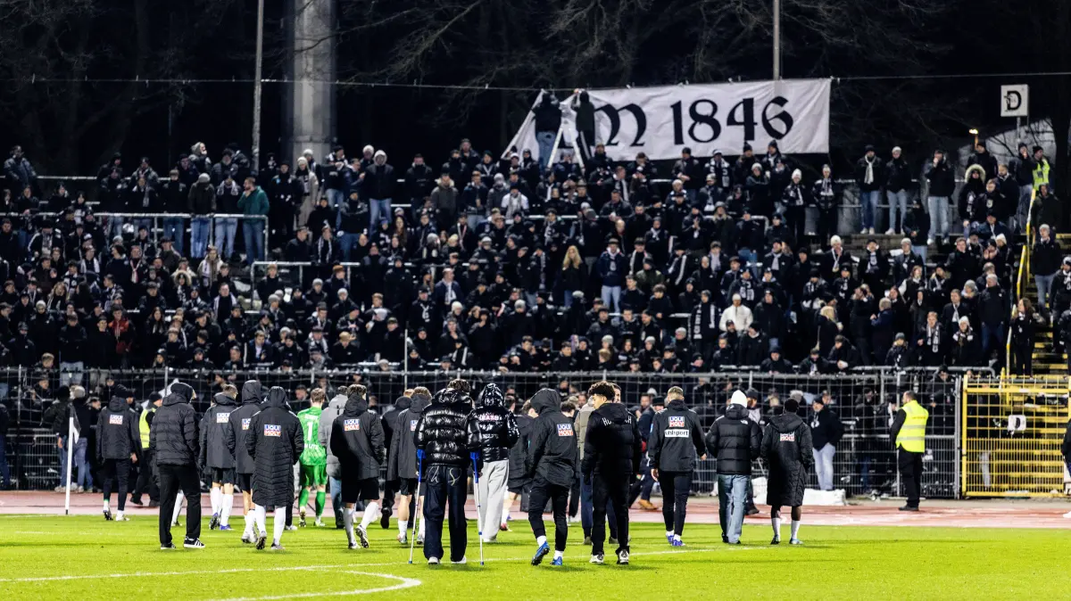 Fussball, Saison 2025/2026, 3. Liga, Donaustadion Ulm, 24. Spieltag, SSV Ulm 1846 Fußball - Alemannia Aachen, 15.02.2026: Fussball, Saison 2025/2026, 3. Liga, Donaustadion Ulm, 24. Spieltag, SSV Ulm 1846 Fußball - Alemannia Aachen, 15.02.2026 15.02.2026, Fussball, Saison 2025/2026, 3. Liga, Donaustadion Ulm, 24. Spieltag, SSV Ulm 1846 Fußball - Alemannia Aachen, Foto: Lucca Fundel Ulm Donaustadion Baden-Württemberg Deutschland *** Football, Season 2025 2026, 3 Liga, Donaustadion Ulm, 24 Matchday, SSV Ulm 1846 Football Alemannia Aachen, 15 02 2026 15 02 2026, Football, Season 2025 2026, 3 Liga, Donaustadion Ulm, 24 Matchday, SSV Ulm 1846 Football Alemannia Aachen, Photo Lucca Fundel Ulm Donaustadion Baden Württemberg Germany