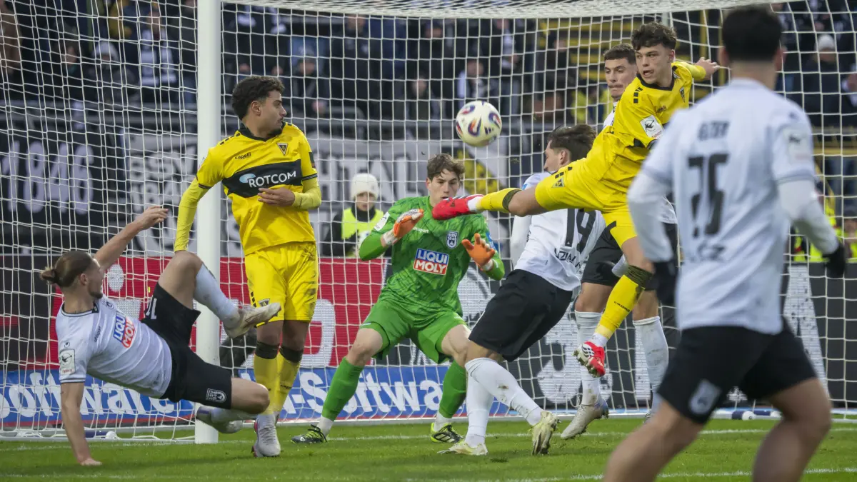 SSV Ulm Fussball 3. Liga SSV Ulm 1 Max Schmitt Abwehr