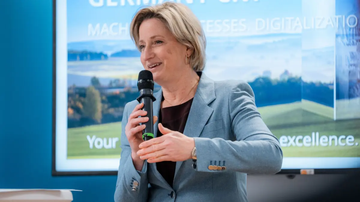 Wirtschaftsministerin Dr. Nicole Hoffmeister-Kraut gab in den Räumen der Optima einen Einblick in die aktuelle Situation der Unternehmen in Baden-Württemberg.