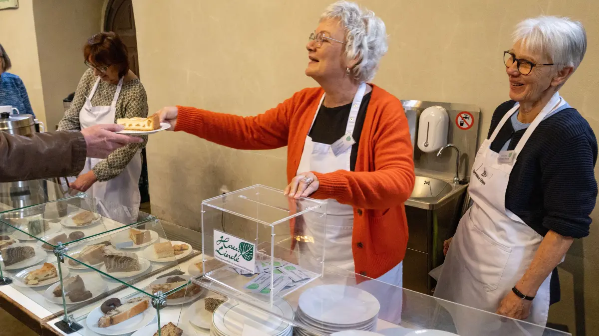 Reportage aus der Vesperkirche, Helfer begleiten,