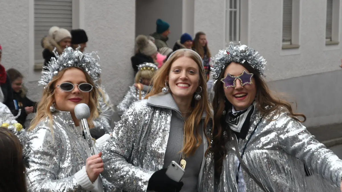 Die Disco-Queens ließen die Mode der 1970er Jahre wieder aufleben.