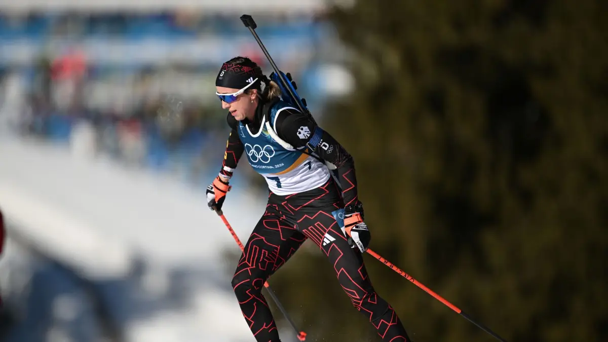 Olympische Winterspiele 2026: 15.02.2026, Italien, Antholz: Olympia, Olympische Winterspiele Mailand Cortina 2026, Biathlon, Frauen, Verfolgung 10 Kilometer in der Anterselva Biathlon Arena, Franziska Preuß aus Deutschland auf der Strecke. Franziska Preuß läuft in der Olympia-Staffel nicht als Schlussläuferin wie sonst. (zu dpa: «Preuß nicht Schlussläuferin der deutschen Biathlon-Staffel») Foto: Hendrik Schmidt/dpa +++ dpa-Bildfunk +++