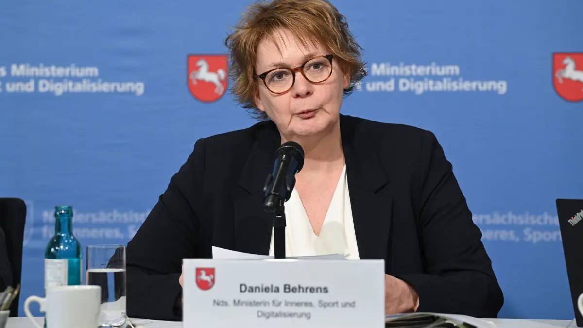 Pressekonferenz mit Niedersachsens Innenministerin Behrens (SPD)