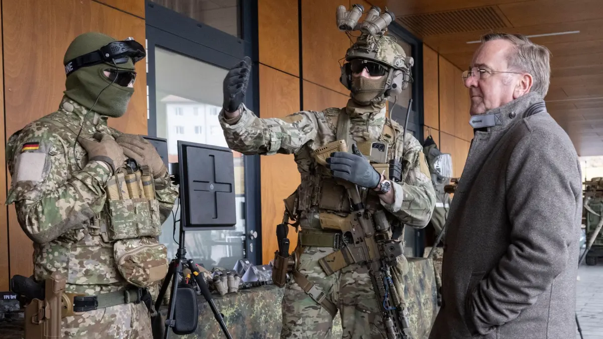 Verteidigungsminister Pistorius besucht Kommando Spezialkräfte