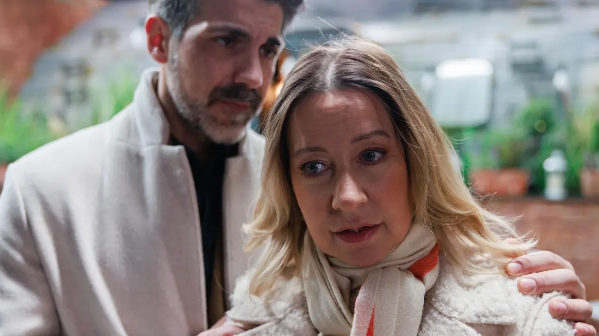 Ferhat (Harun Yildirim) versucht bei Ute (Isabell Hertel) Mitgefühl für Danas Situation zu wecken.