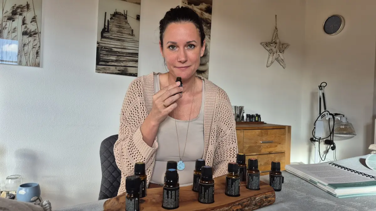 Tanja Frey von Freyerleben kennt sich mit der Vielfalt an ätherischen Ölen aus. Sie begleitet Menschen dabei, die duftenden Schätze der Natur einzusetzen.