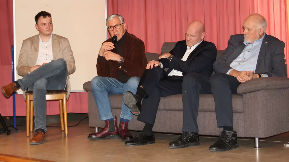 Politischer Aschermittwoch der FDP in Bühlertann: von links Luca Köngeter, Walter Döring, Stephen Brauer, Friedrich Bullinger