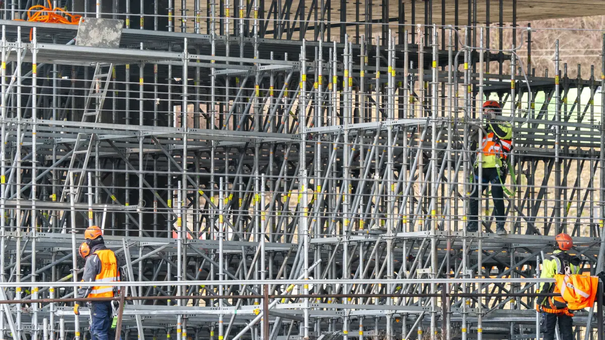 B10 zum Aufbau des Traggerüsts im Gleisbereich und des XXL-Krans (Vorbereitungen zum Rückbau der westlichen Wallstraßenbrücke und der Brücke über das Blaubeurer Tor)