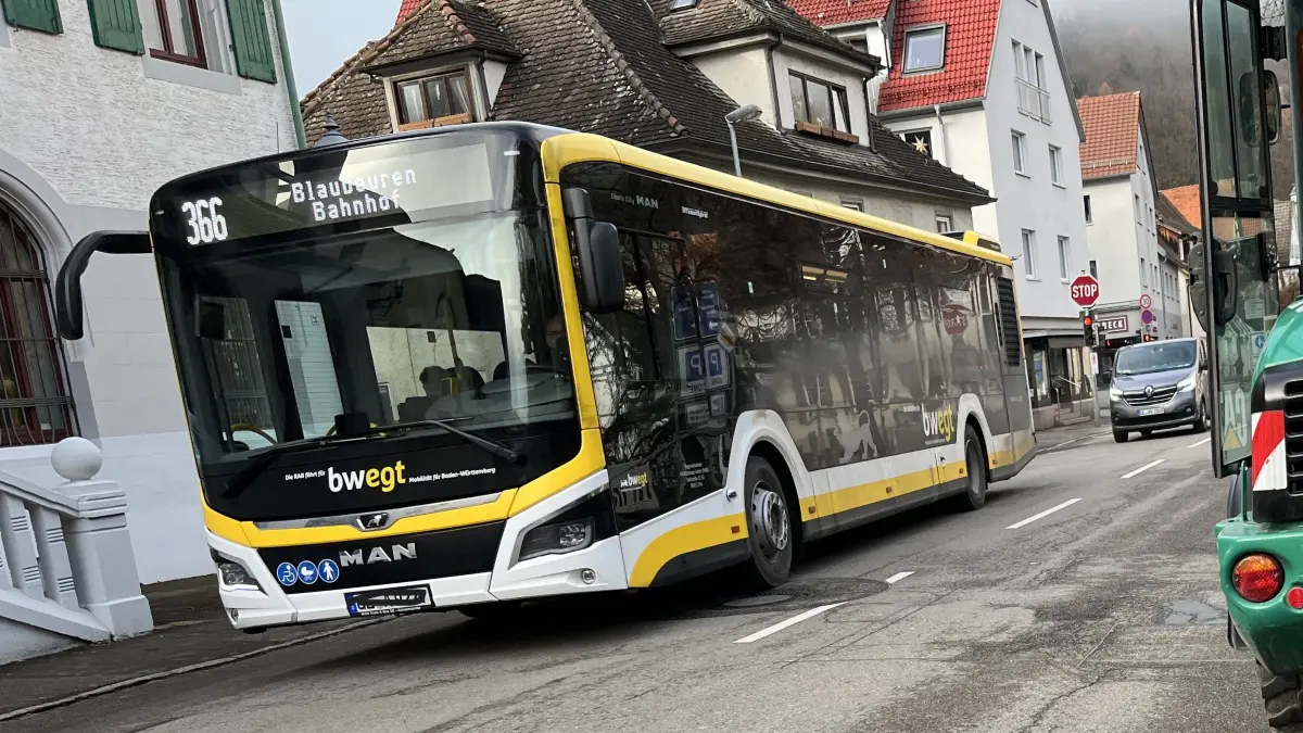 Von Eltern beklagte Bus-Ausfälle und Bus-Verspätungen in der Blaubeurer Region werden vom Landratsamt momentan nicht als gravierend angesehen.