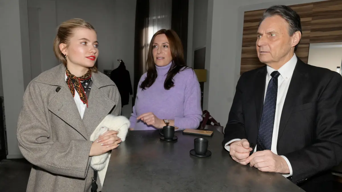 Johanna (Charlott Reschke) wirft Jo Gerner (Wolfgang Bahro) vor, Jonas aus Eigeninteresse falsch zu beraten. Kann Katrin (Ulrike Frank) den Streit schlichten?