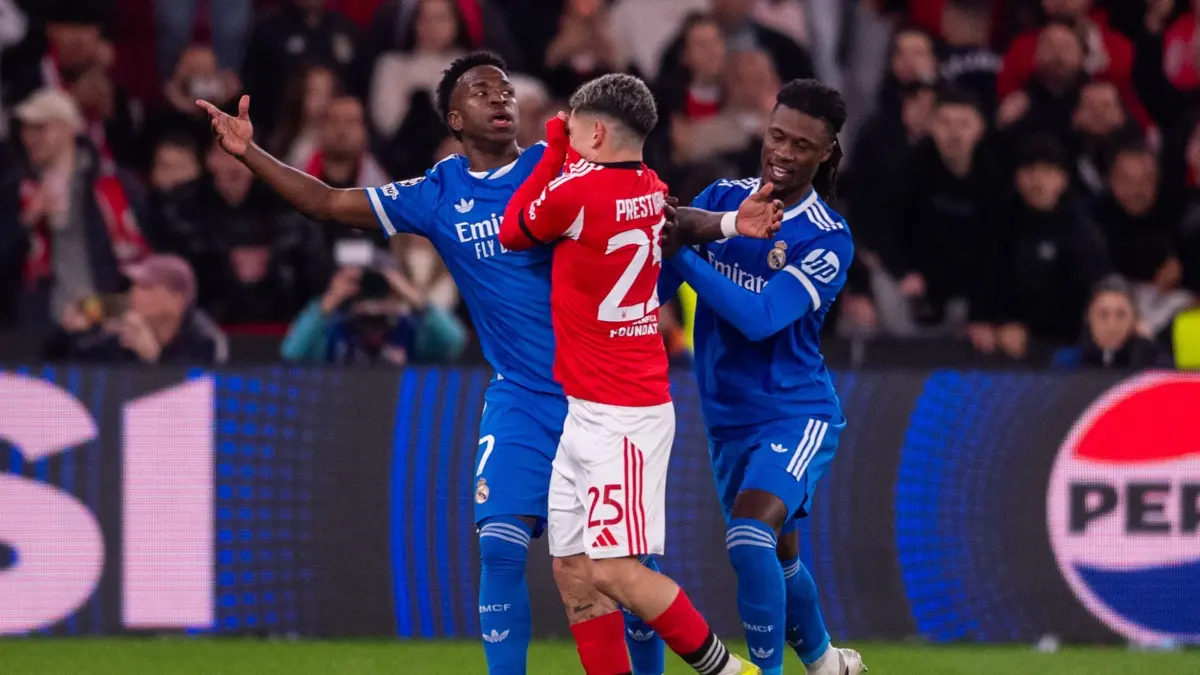 Benfica Lissabon - Real Madrid: 17.02.2026, Portugal, Lissabon: Fußball: Champions League, Benfica Lissabon - Real Madrid, K.o.-Runde, Zwischenrunde. Gianluca Prestianni (Benfica Lissabon, M) in Interaktion mit Vinicius Junior (Real Madrid, l). Foto: Miguel Lemos/ZUMA Press Wire/dpa +++ dpa-Bildfunk +++