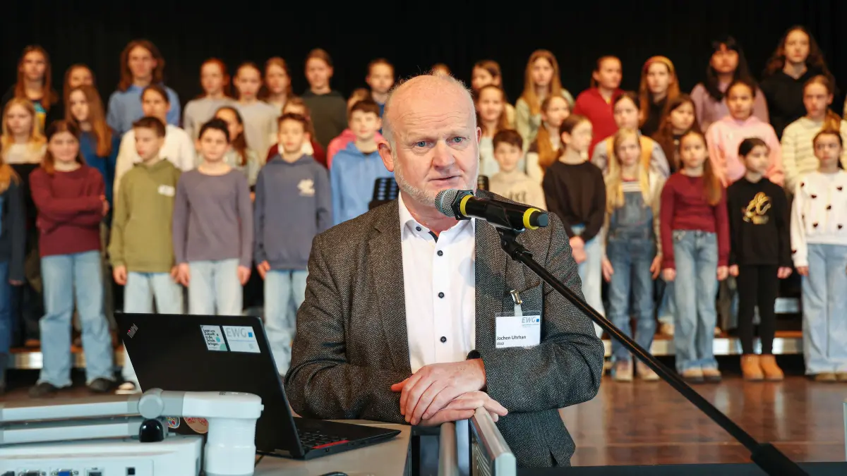 Jochen Uhrhan leitet gleich zwei Gymnasien.